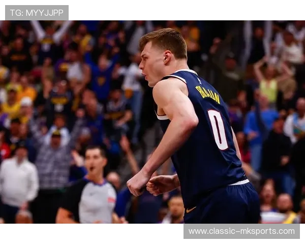 布劳恩季后赛三分神迹引爆全场，助力球队逆转取胜