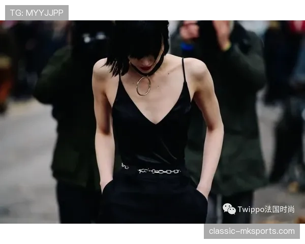 山口茜赛场像冷面武士，街拍却像拎着大牌信用卡来的贵妇，普通人瞬间被碾压