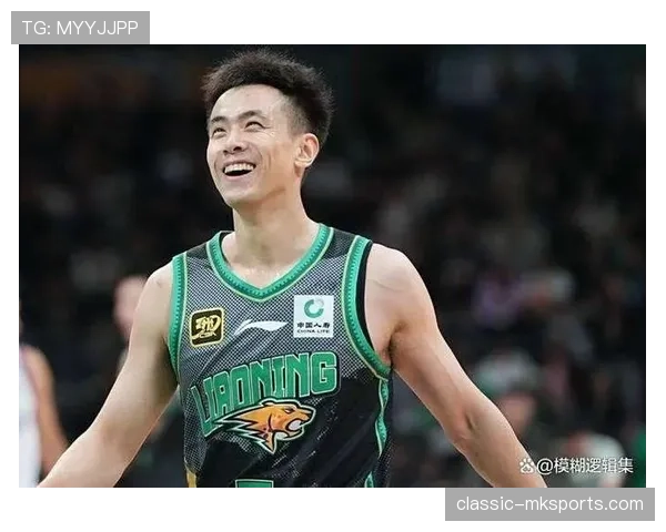 赵继伟赛后像来买菜，刷卡那一刻把旁边人看傻